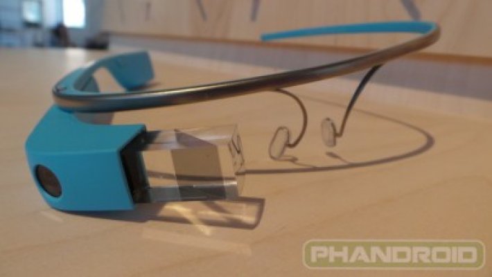Google a interzis ochelarii Google Glass!